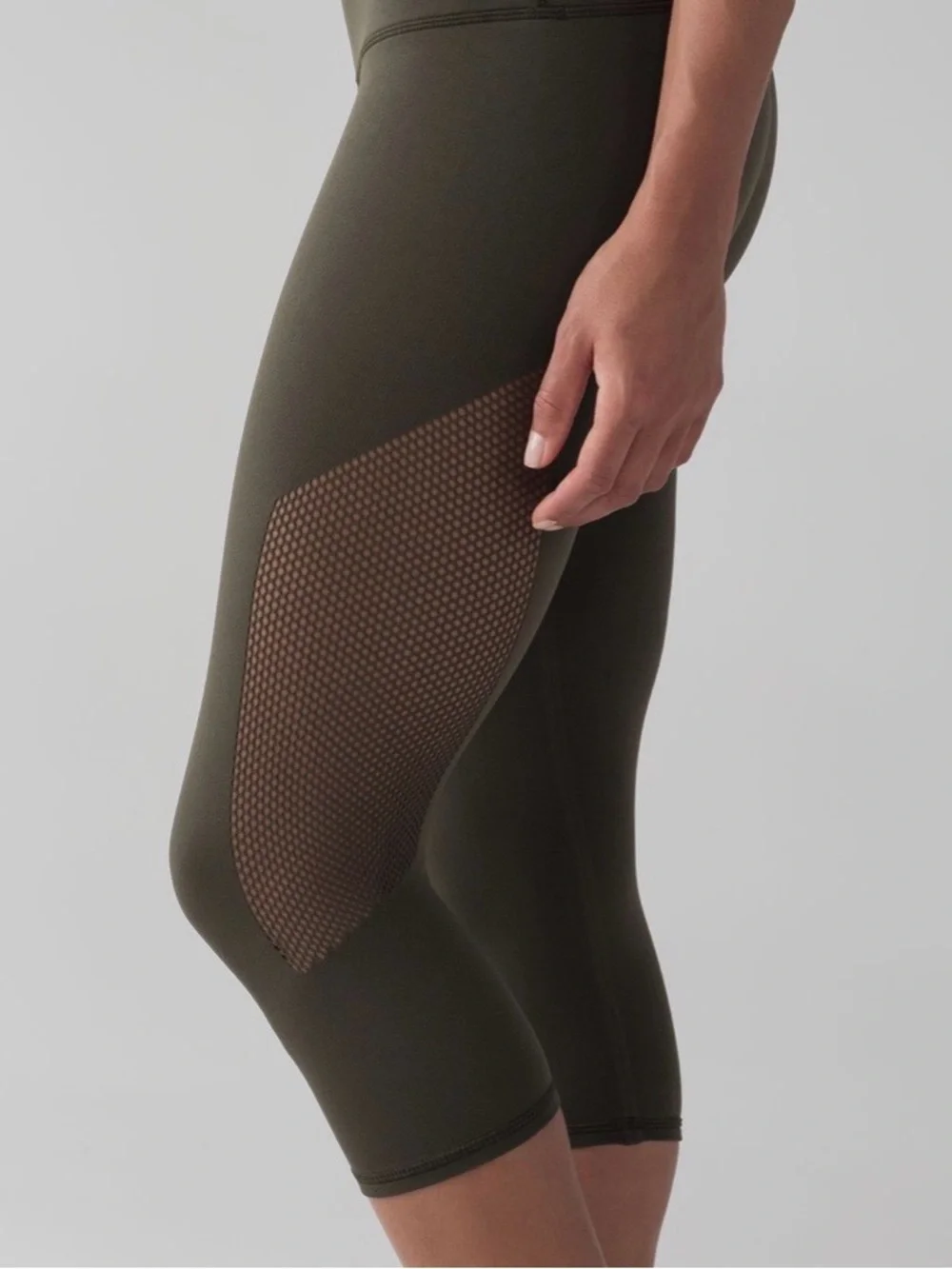 2017 Lululemon Reveal Crop 15” Dark Olive Mesh Leggings Rare Size 4 NWT